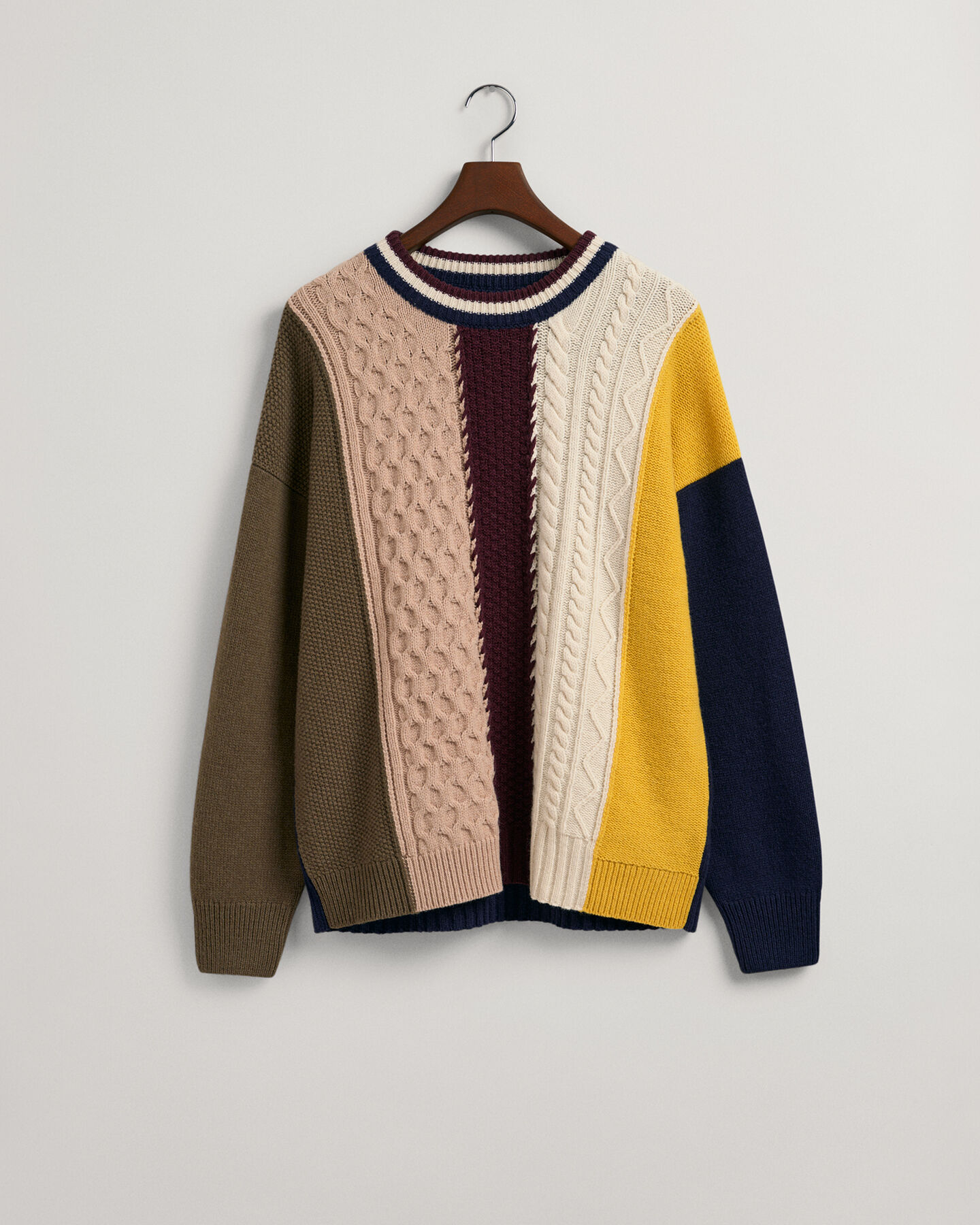 Crewneck sweater med patched kabelstrik