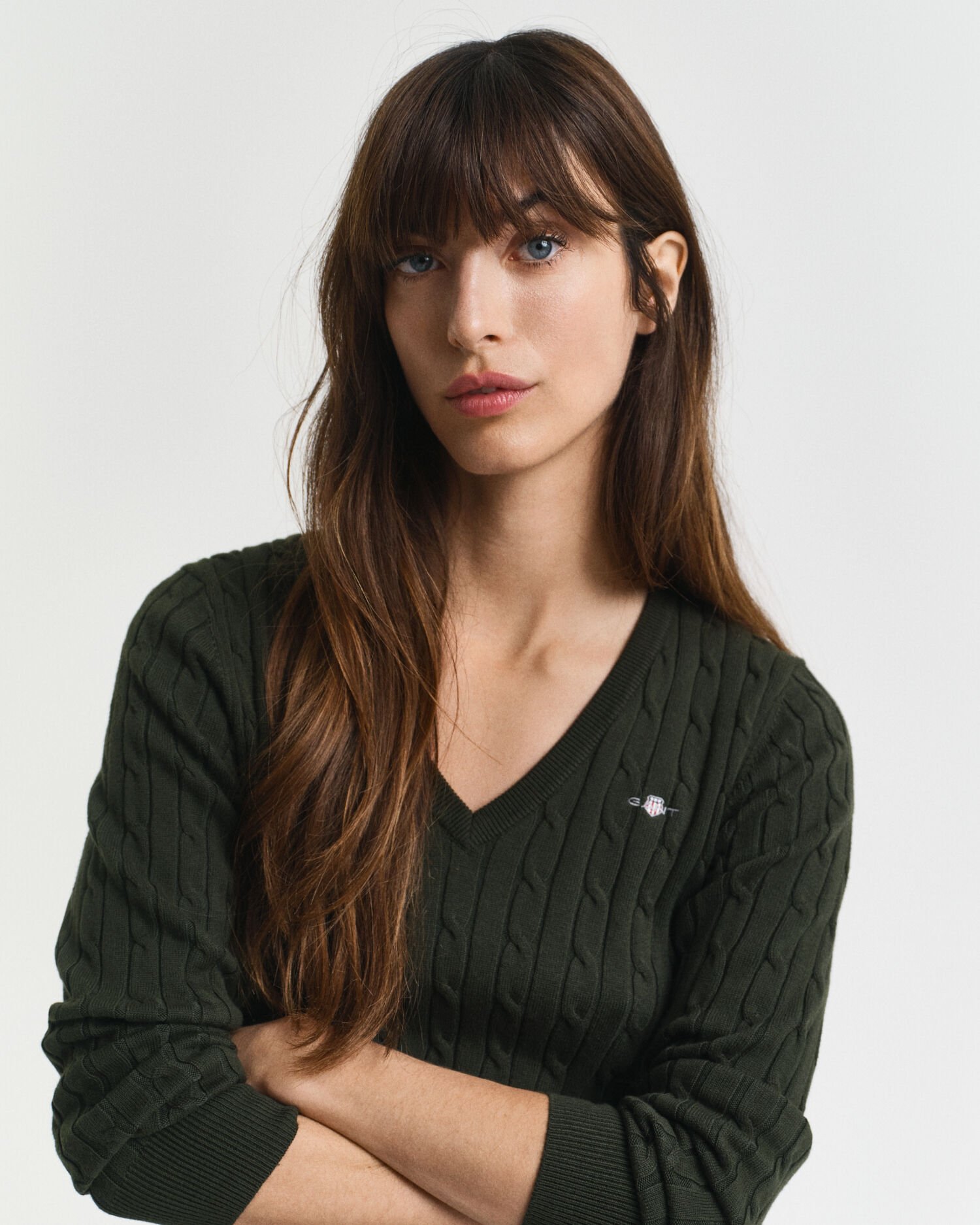 Kabelstrikket sweater med V-hals