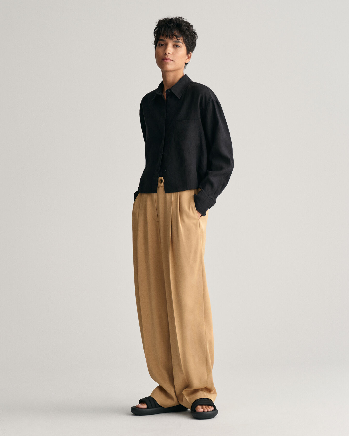 Relaxed fit kort hørskjorte