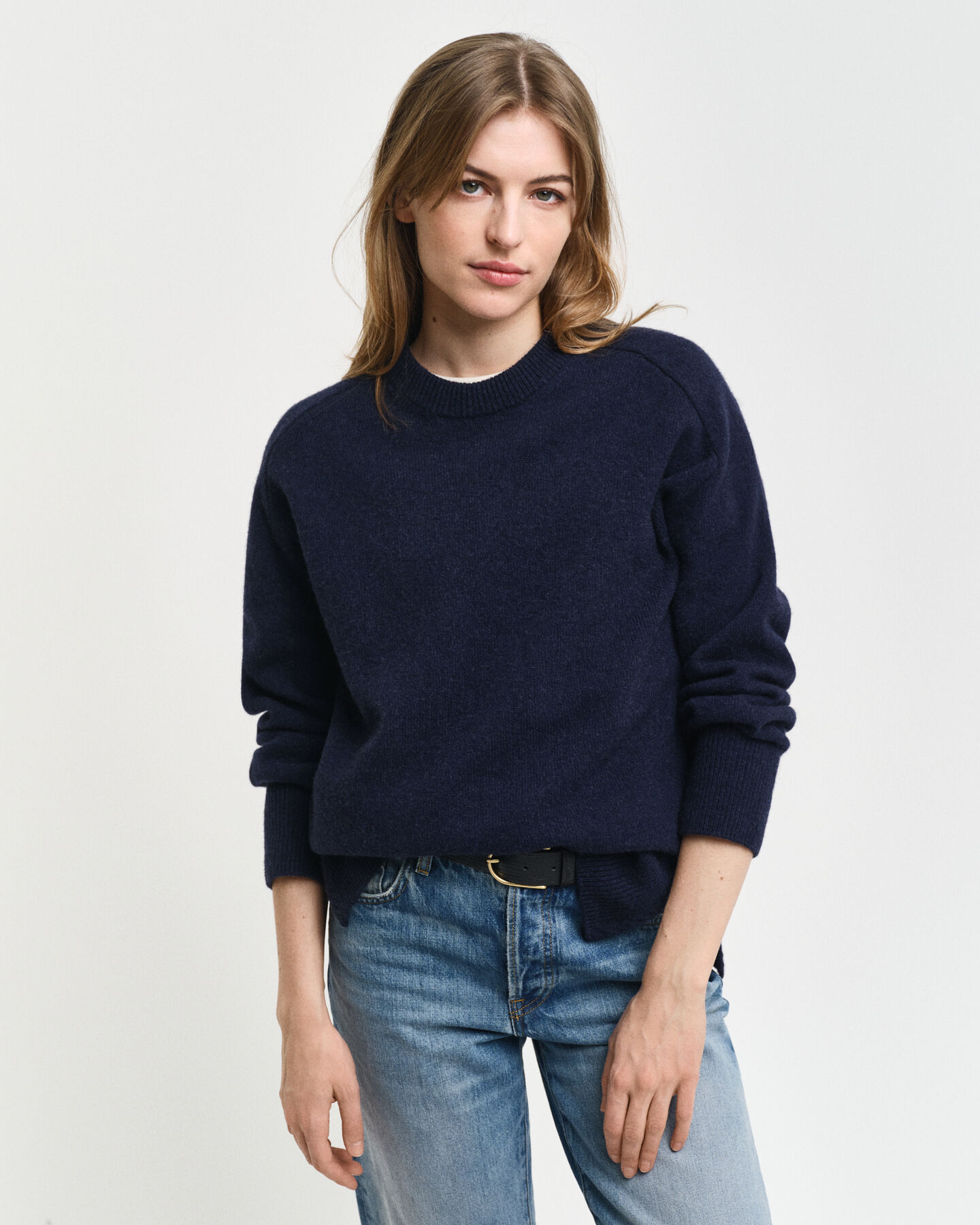 Crewneck sweater med sildebensm&oslash;nstrede detaljer