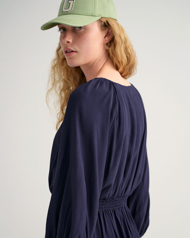 Kjole med bådudskæring