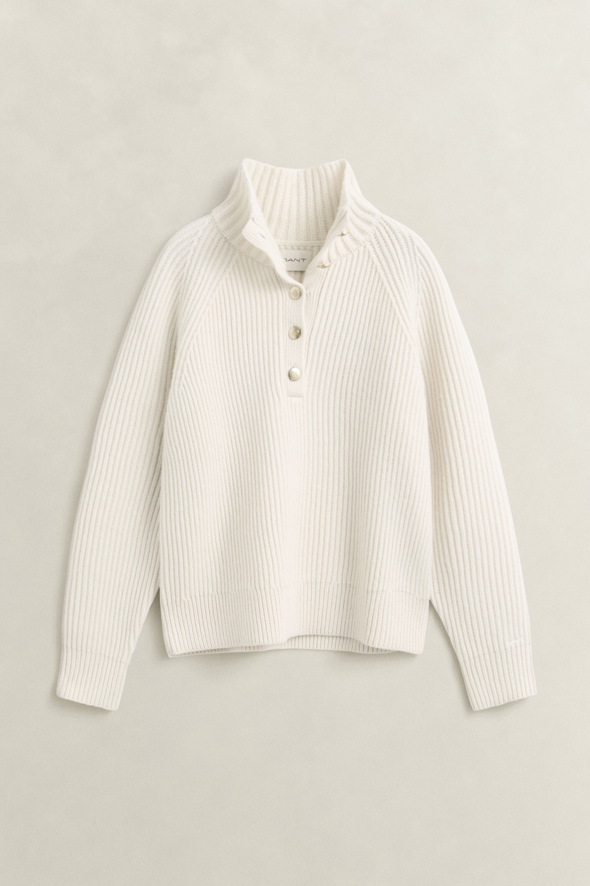 Sweater i lammeuld med knapper