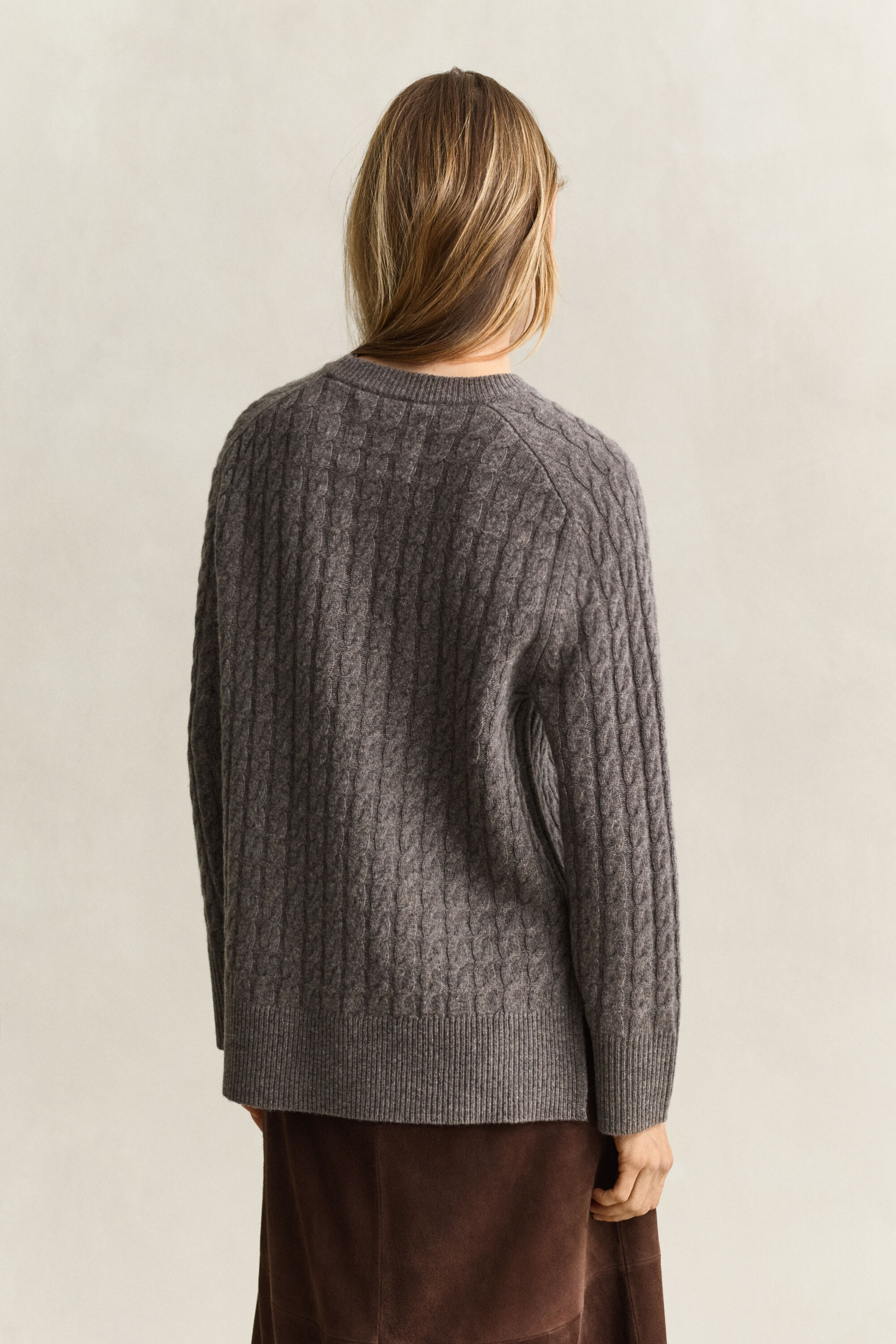 Sweater af uld og kashmir med kabelstrik