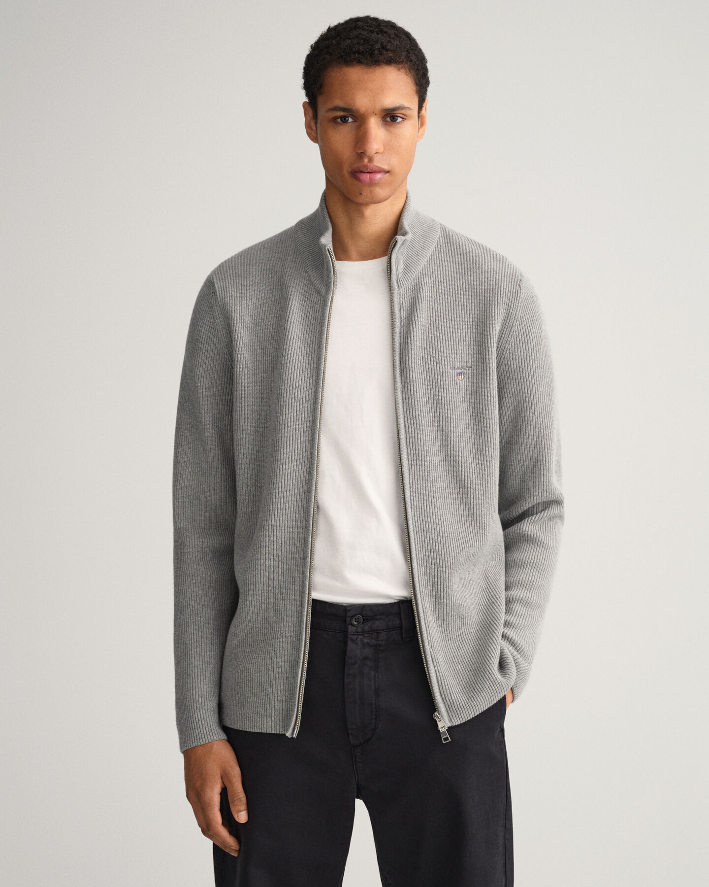 Ribstrikket Texture sweater med hel lynl&aring;s