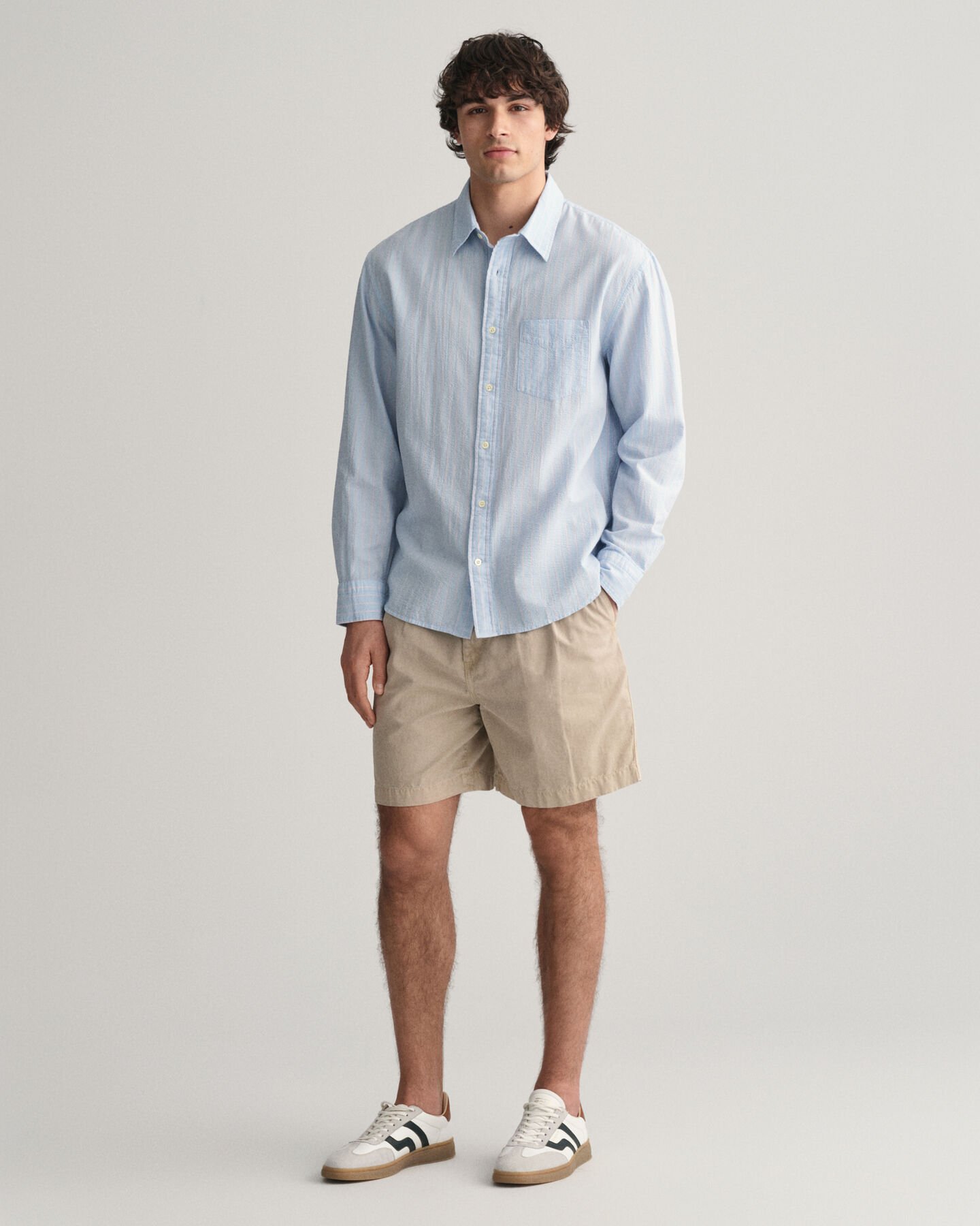 Relaxed fit n&aring;lestribet seersucker skjorte