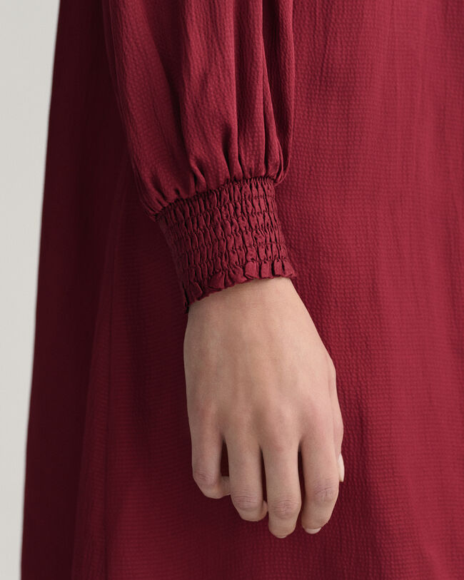 Kjole med stående krave