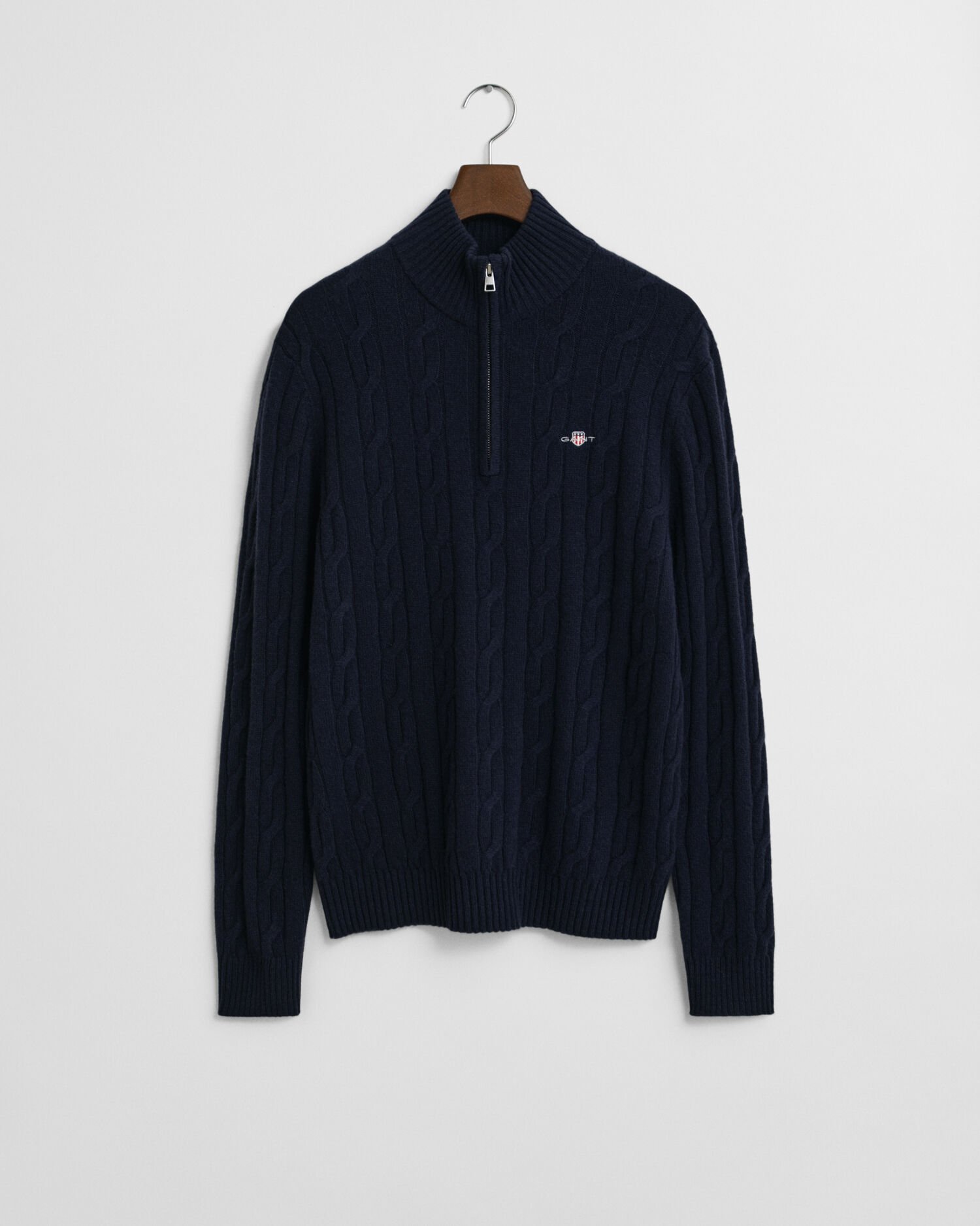 Kabelstrikket sweater af lammeuld med halv lynlås