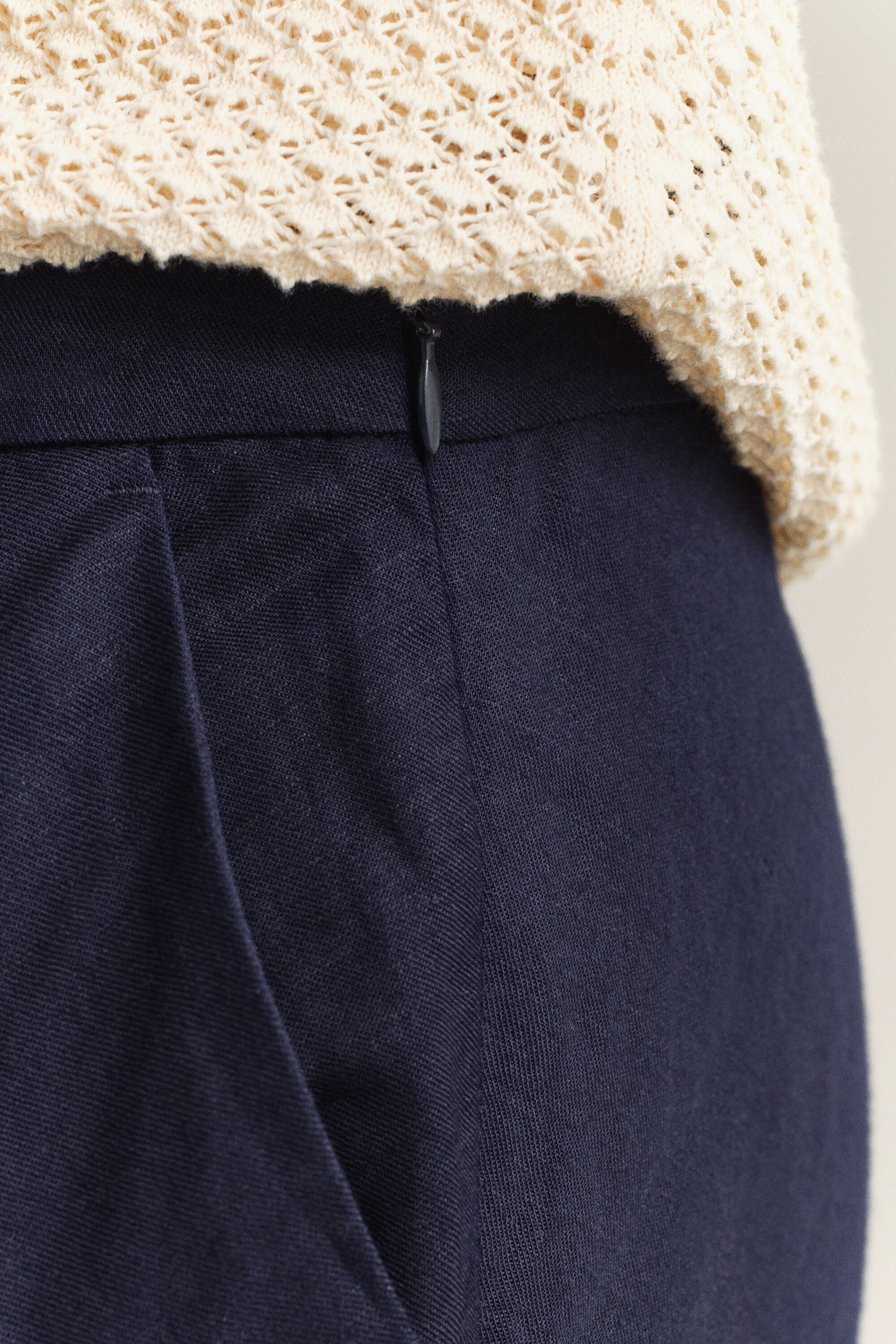 Nederdel i hørblanding med svaj