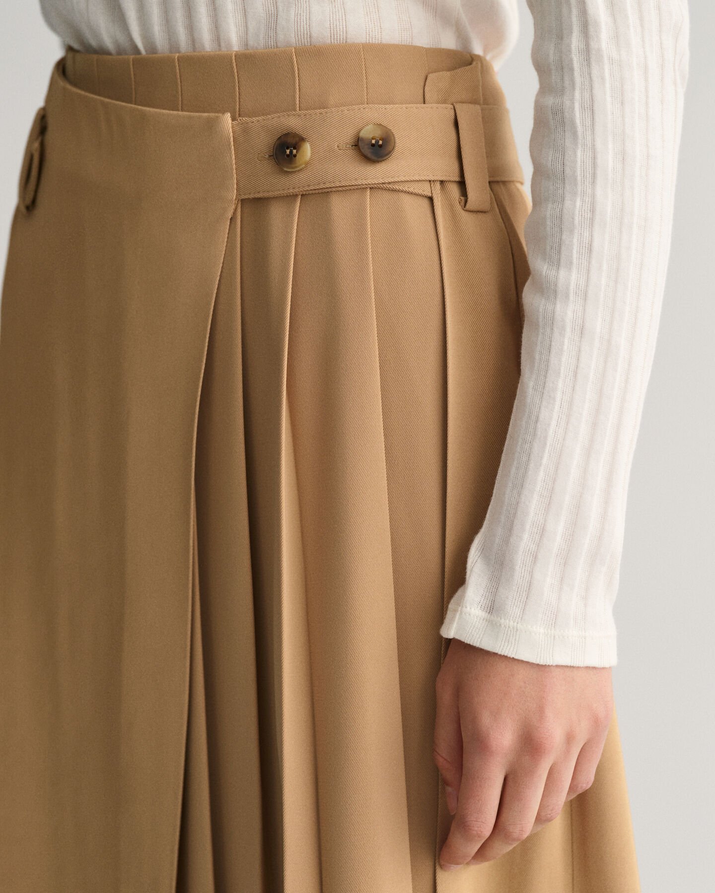 Plisseret sl&aring;-om chino-nederdel