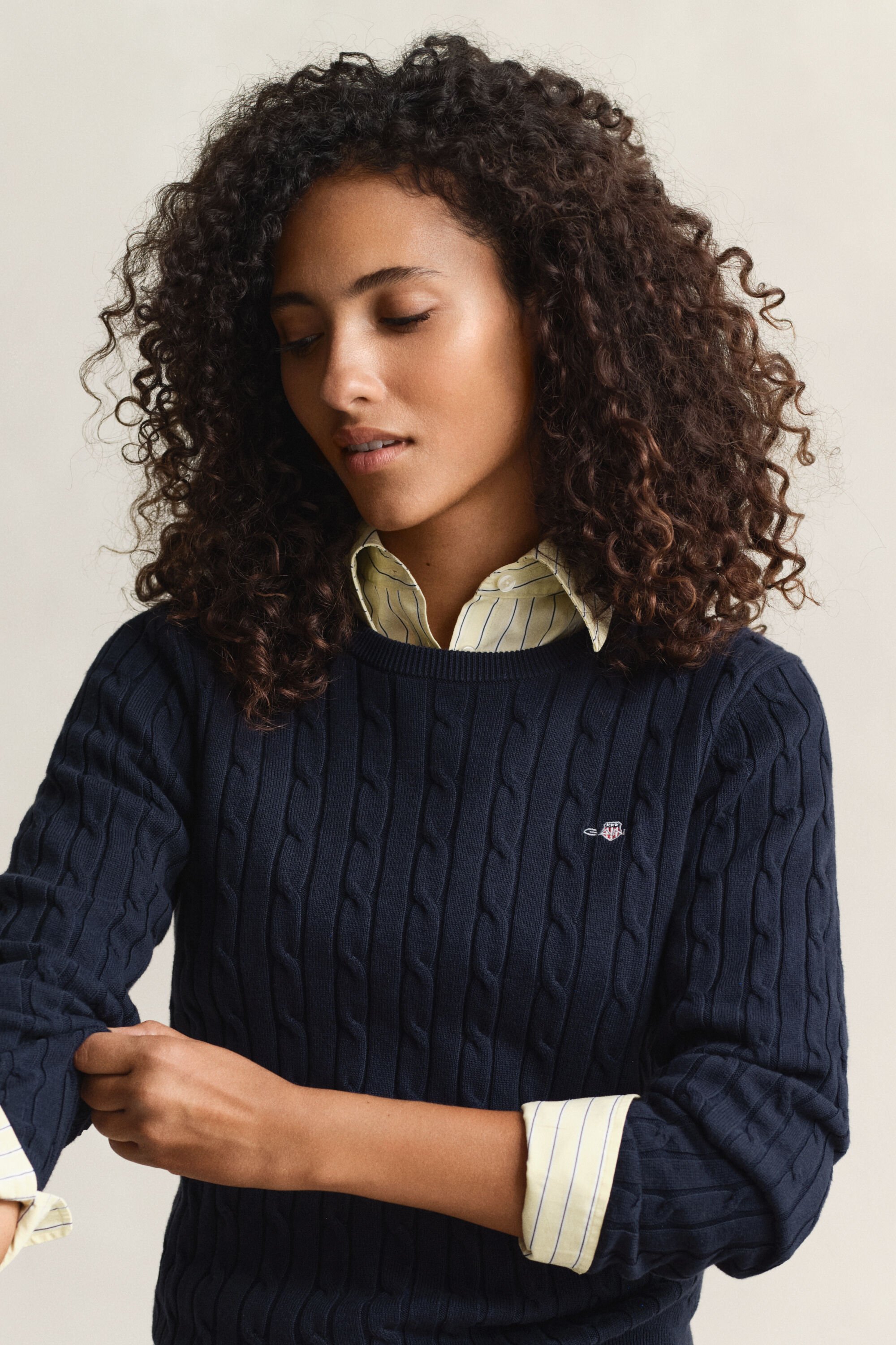 Crewneck sweater med kabelstrik