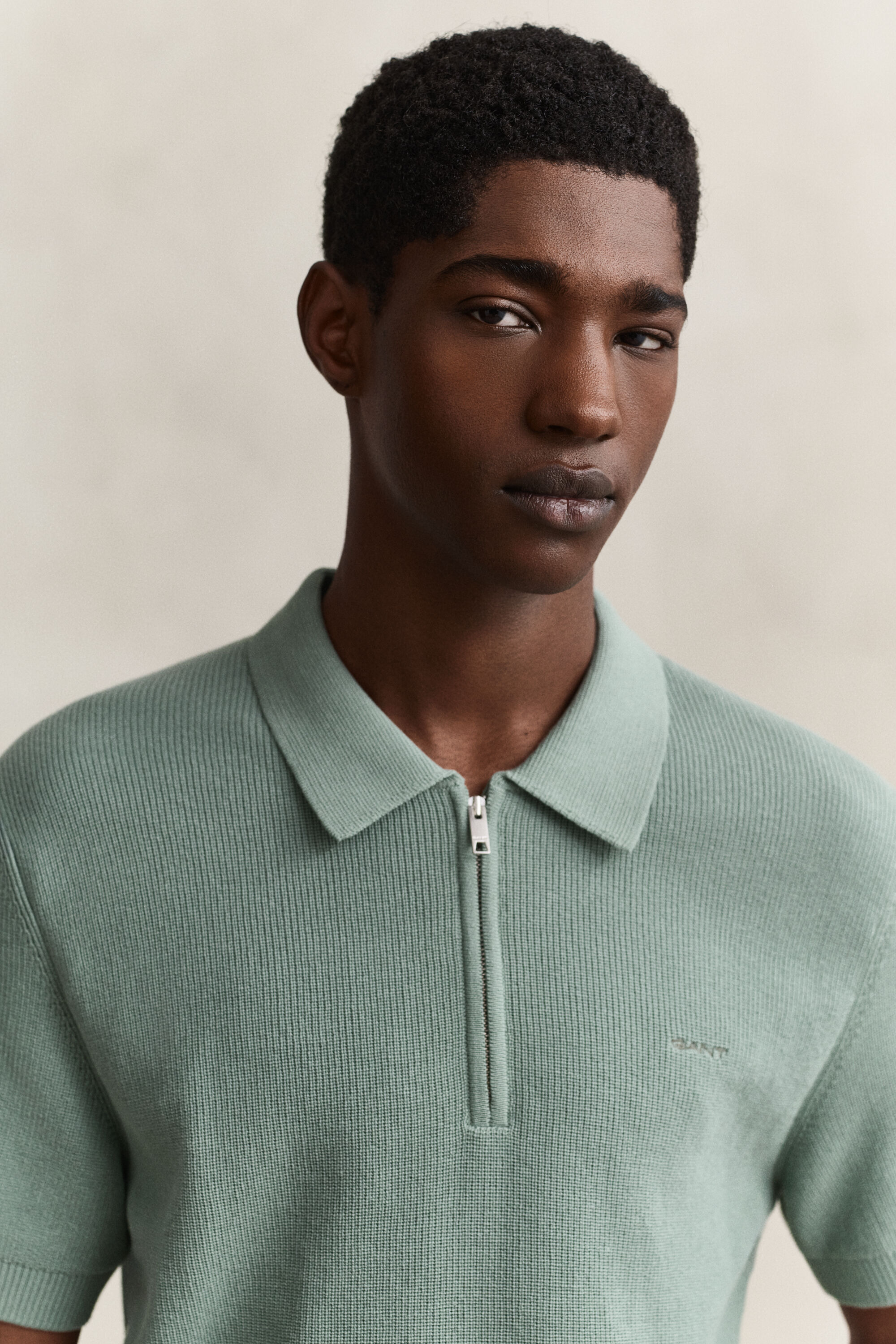 Ribstrikket polosweater i bomuld