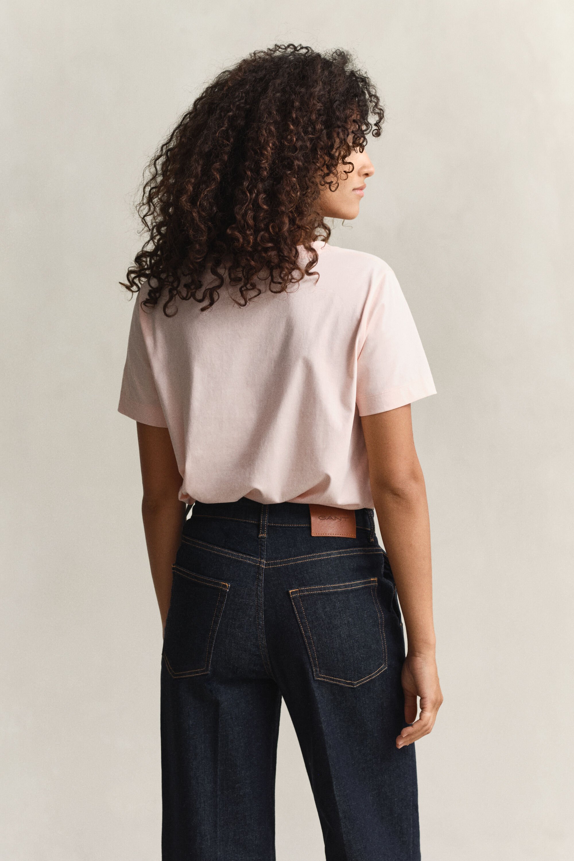 Shield T-shirt med V-hals