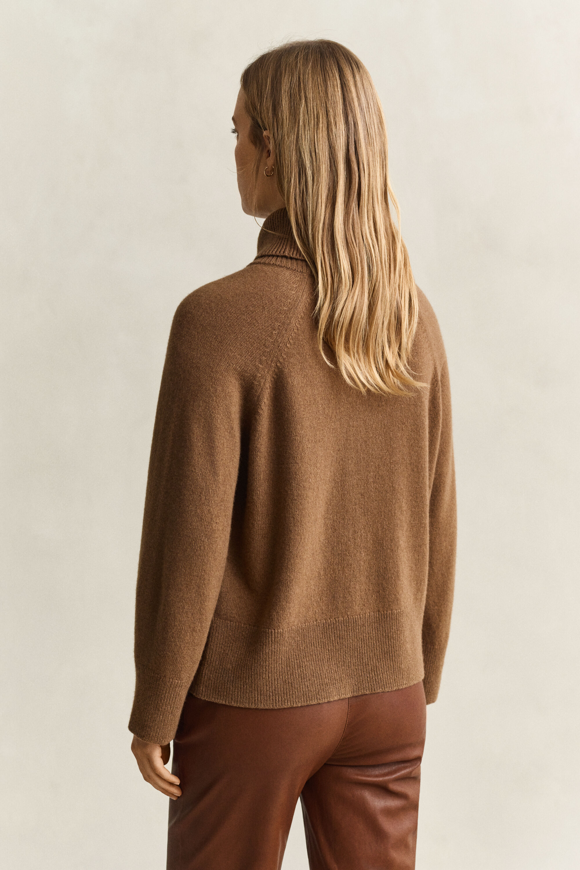 Sweater i uld og kashmir med rullekrave