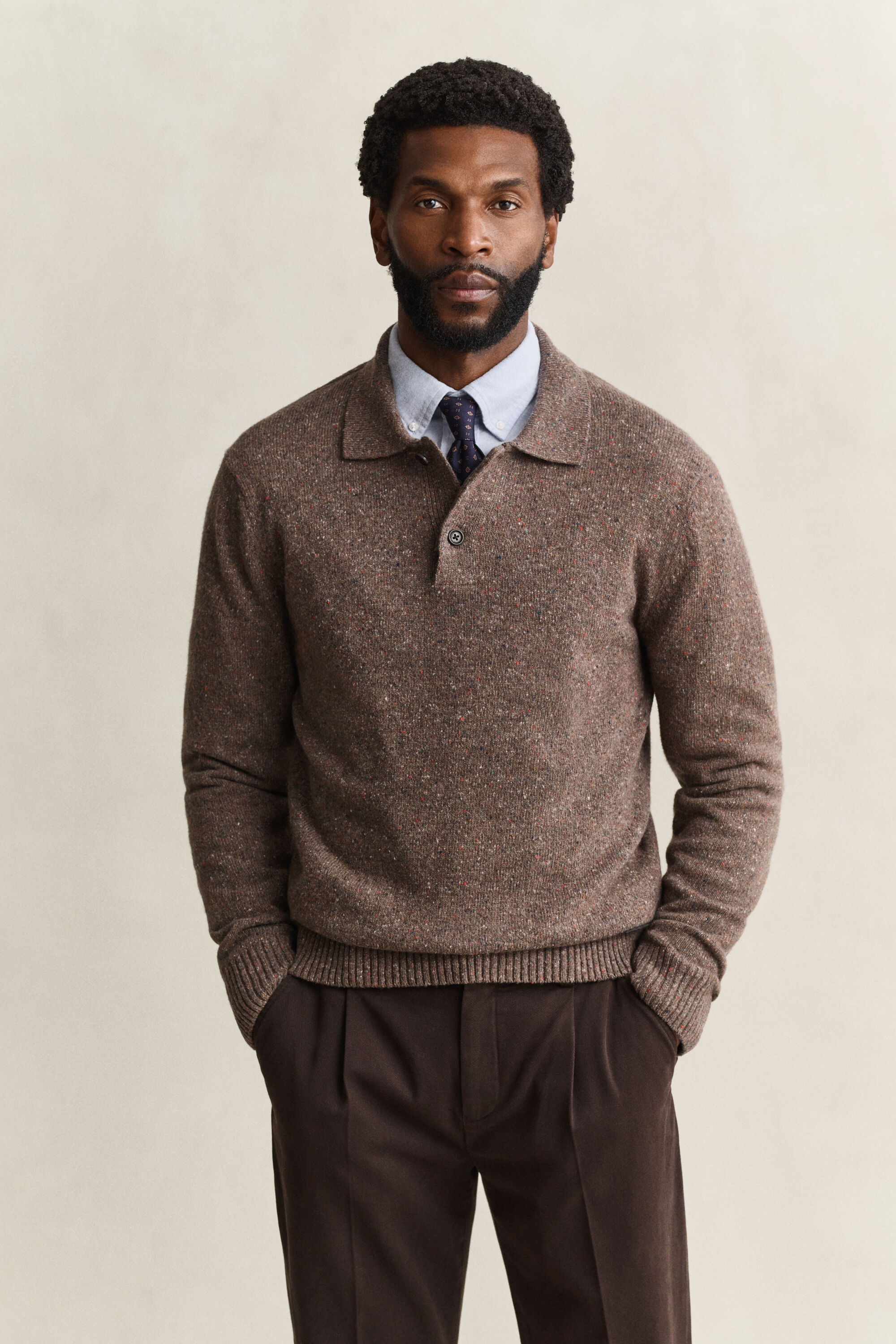Polosweater i uldblanding med nister