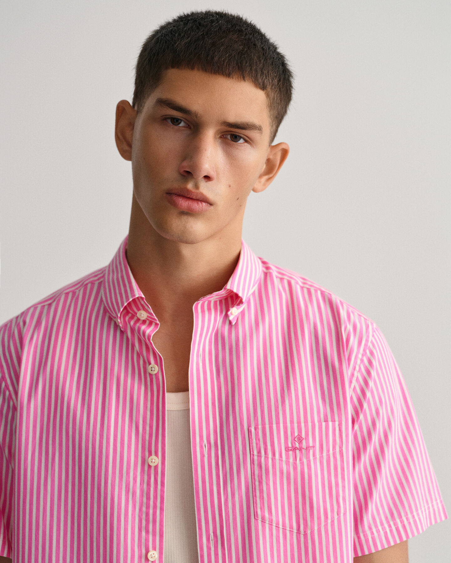 Regular fit stribet tætvævet skjorte med korte ærmer