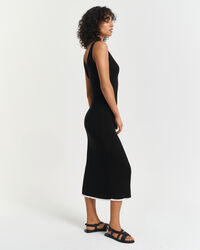 Ribstrikket stropkjole