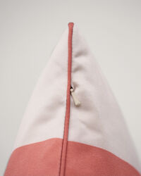 Pude med kraftige striber