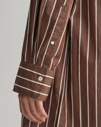 Oversized stribet skjortekjole