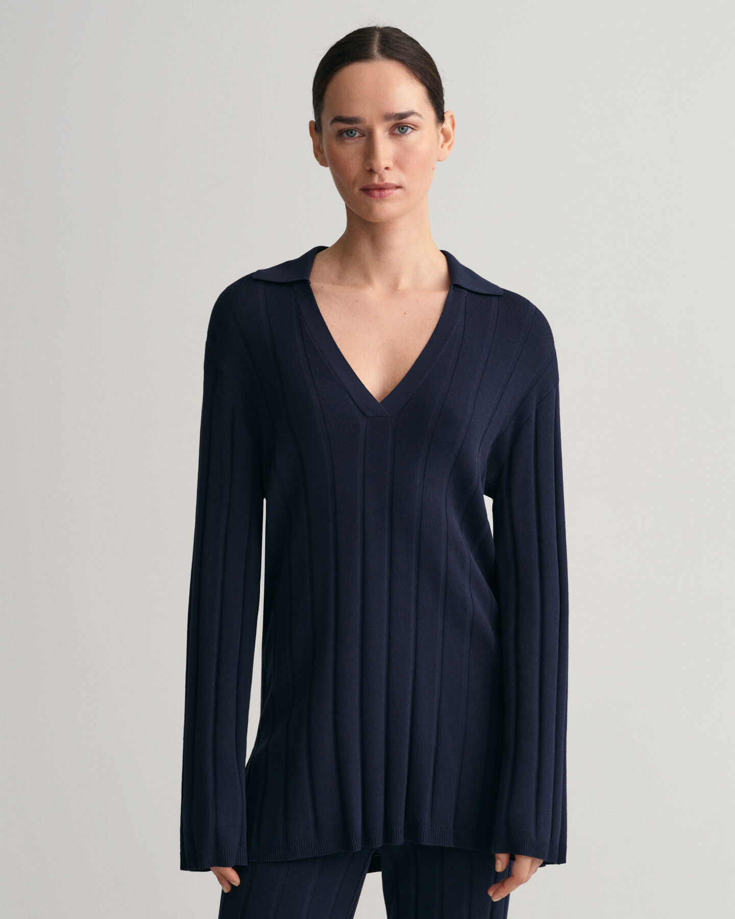 Ribstrikket sweater med åben krave