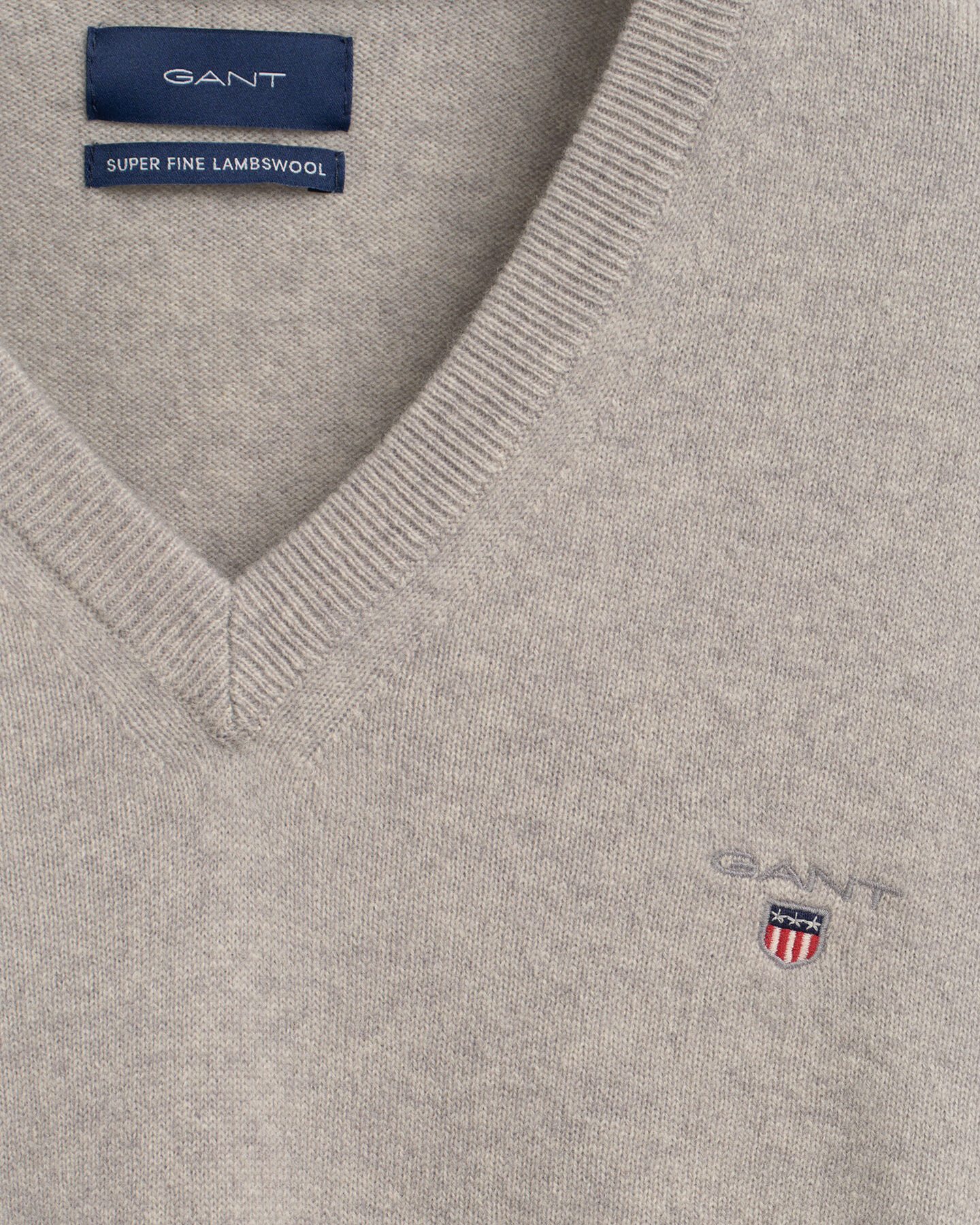 Sweater med V-hals af ekstra fin lammeuld