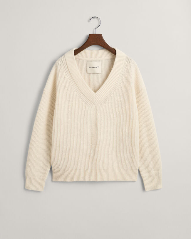 Ribstrikket sweater i uld med V-hals