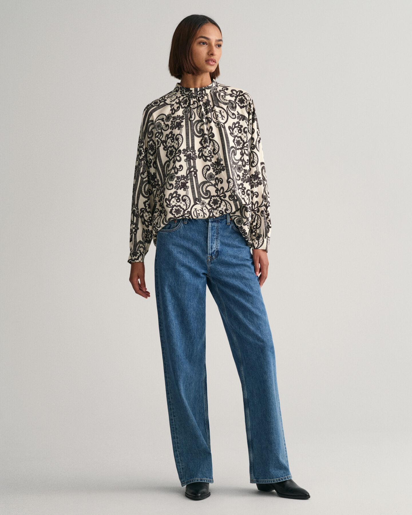 Lace Print bluse med rullekrave