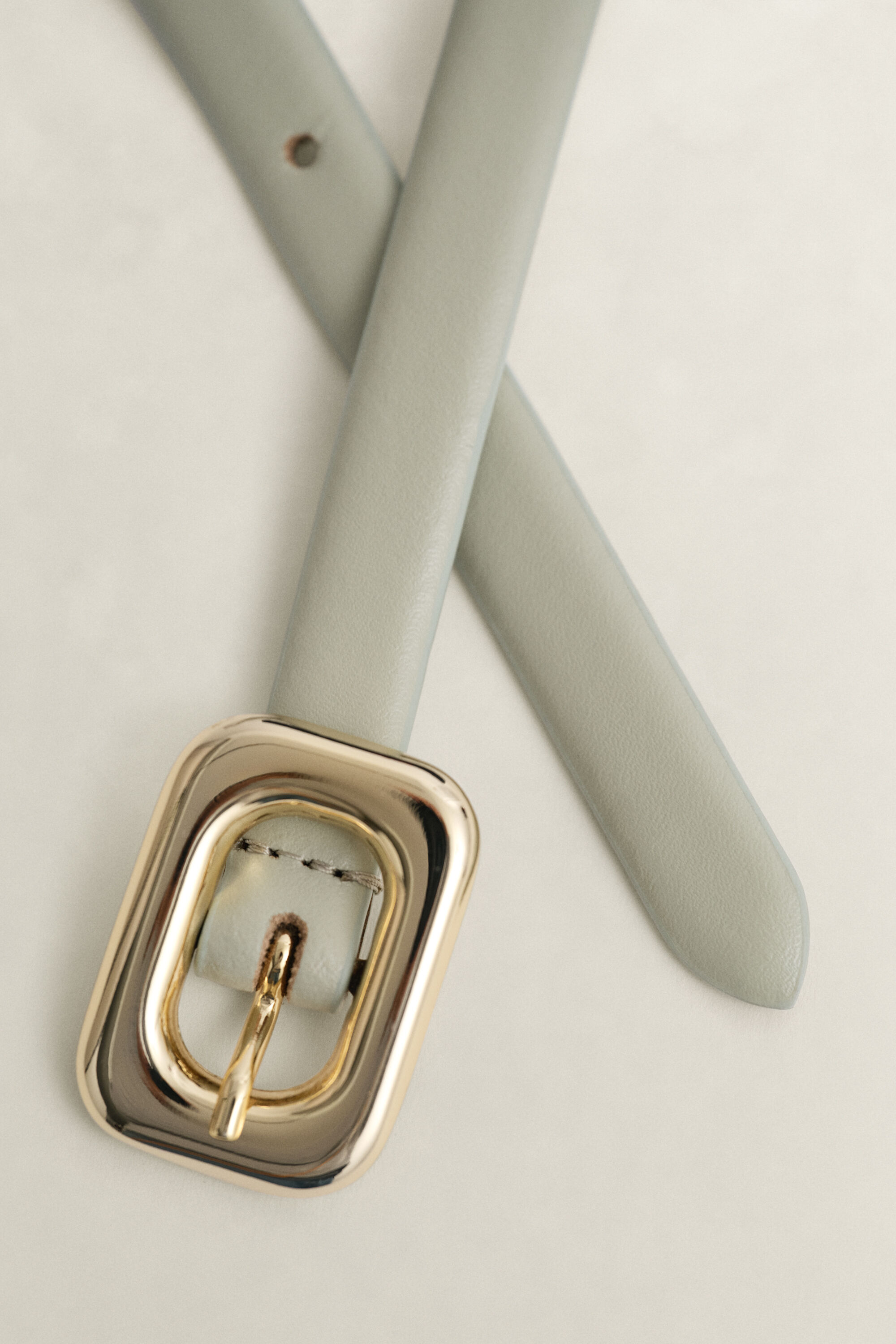 Læderbælte med rundt spænde