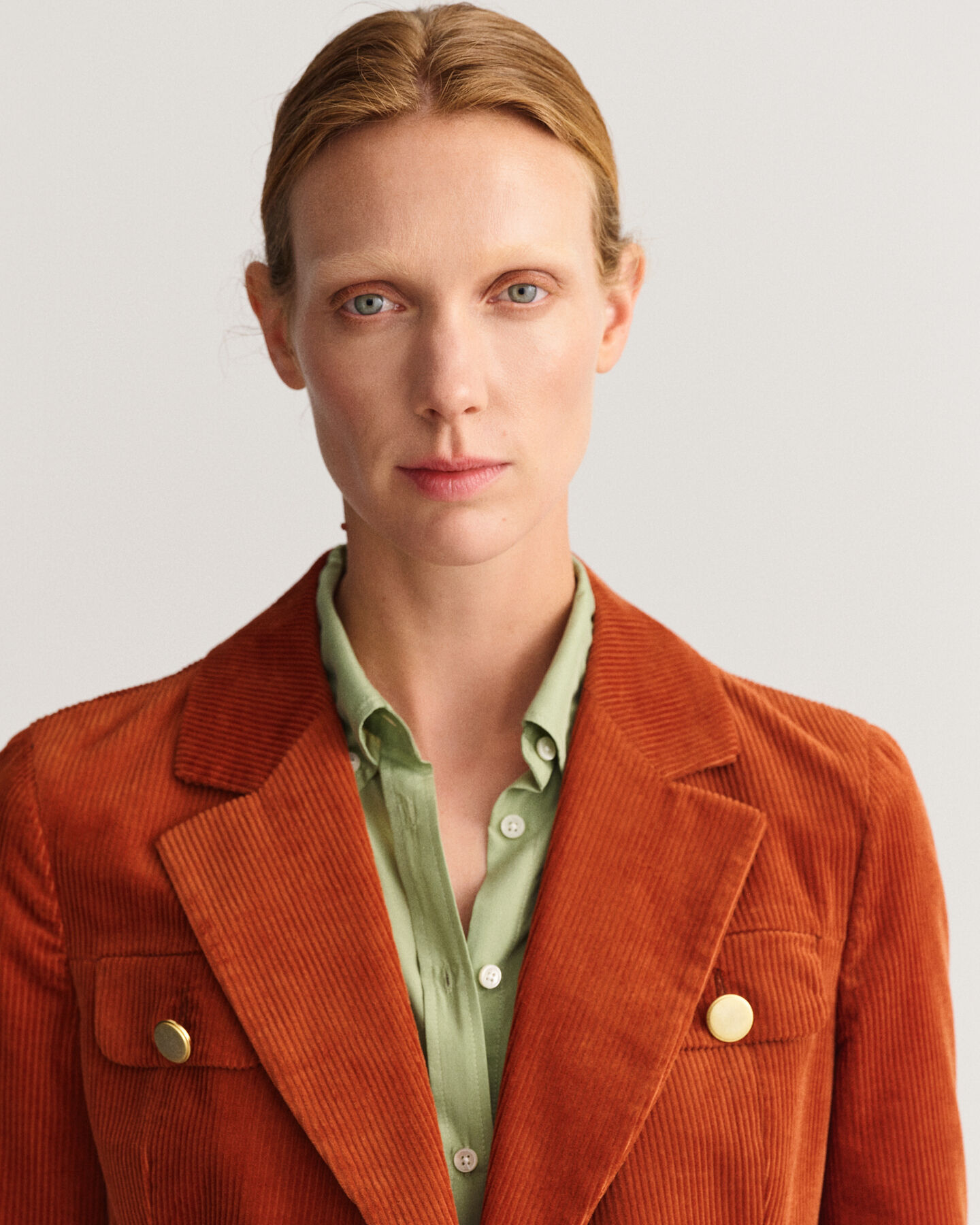 Slim jakkeblazer af jernbanefløjl