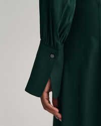 Slim fit kjole med h&oslash;je manchetter