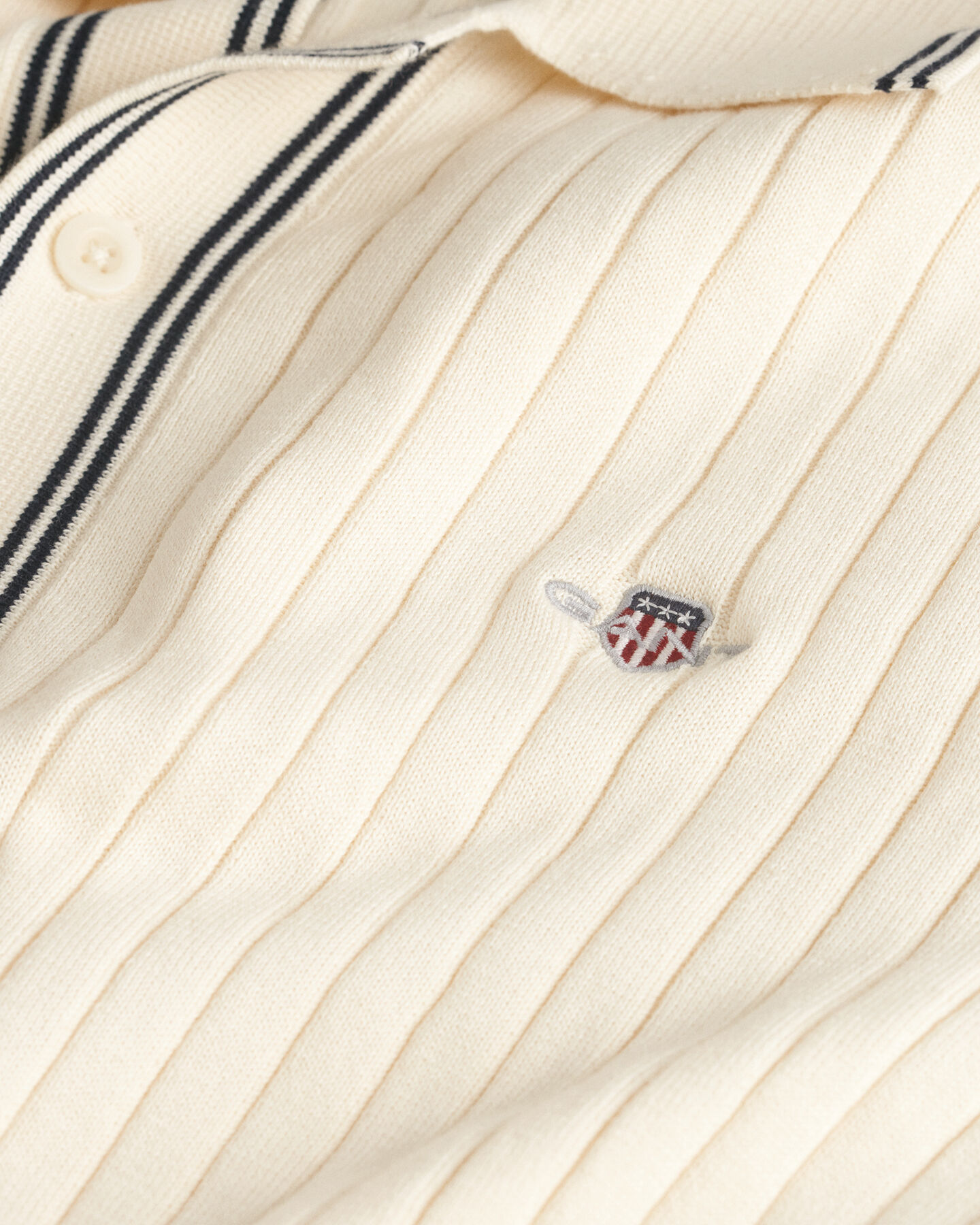 Ribstrikket poloskjorte af bomuld