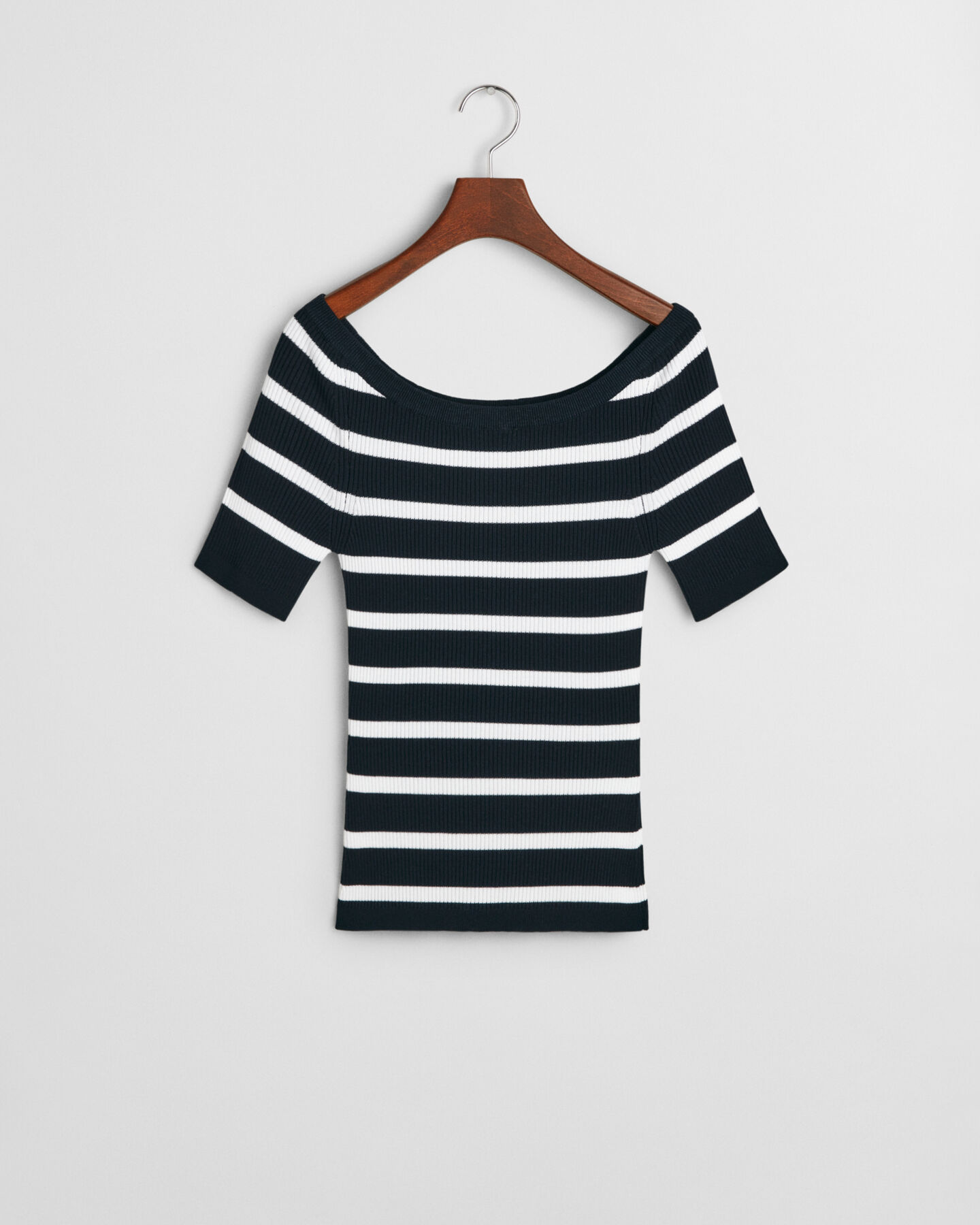 Stribet off-shoulder top i ribstrik