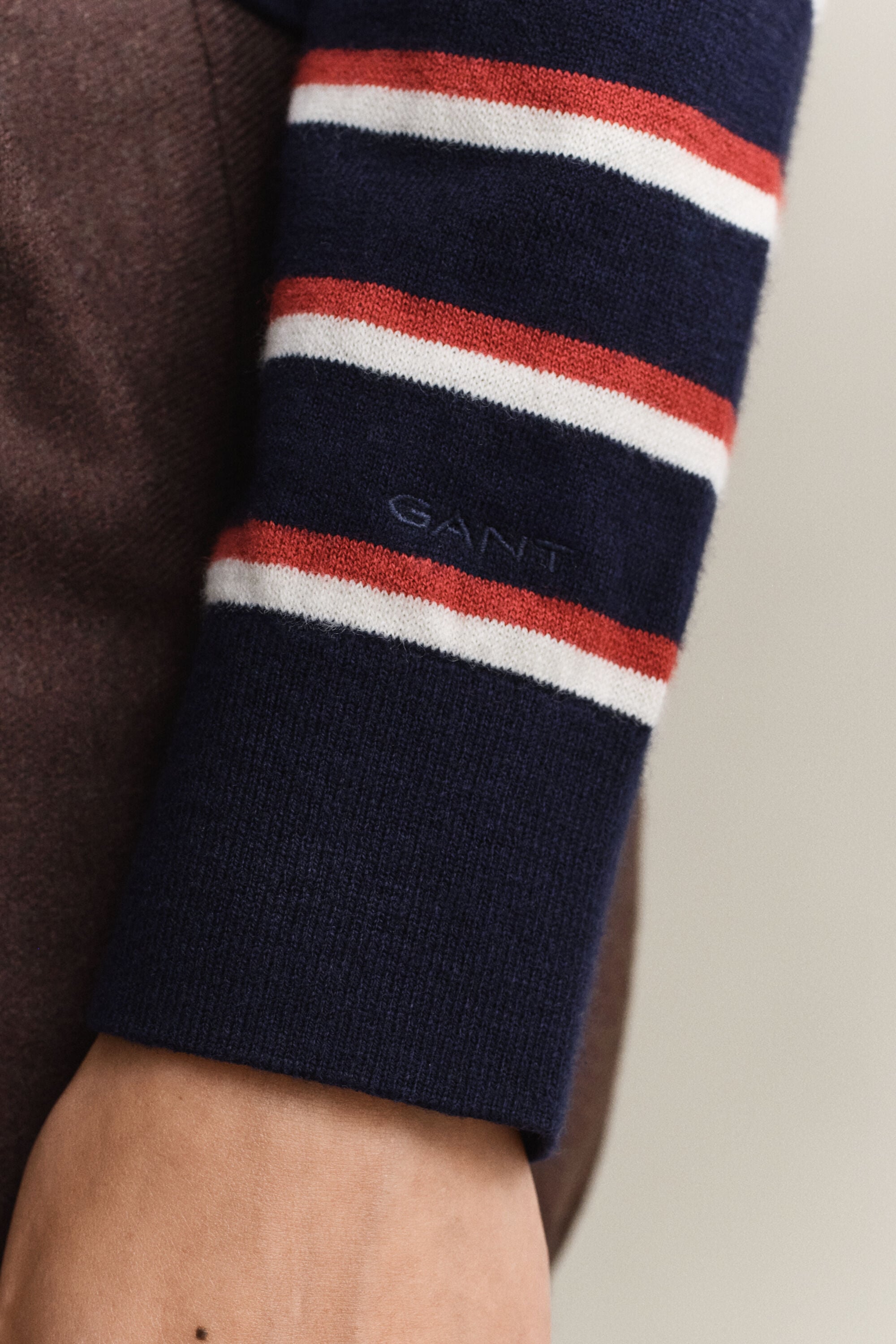 Fin strikket sweater med striber