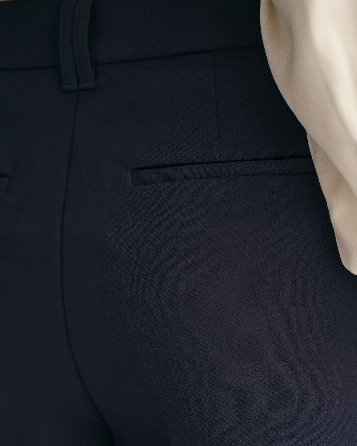 Slim fit bukser med svaj