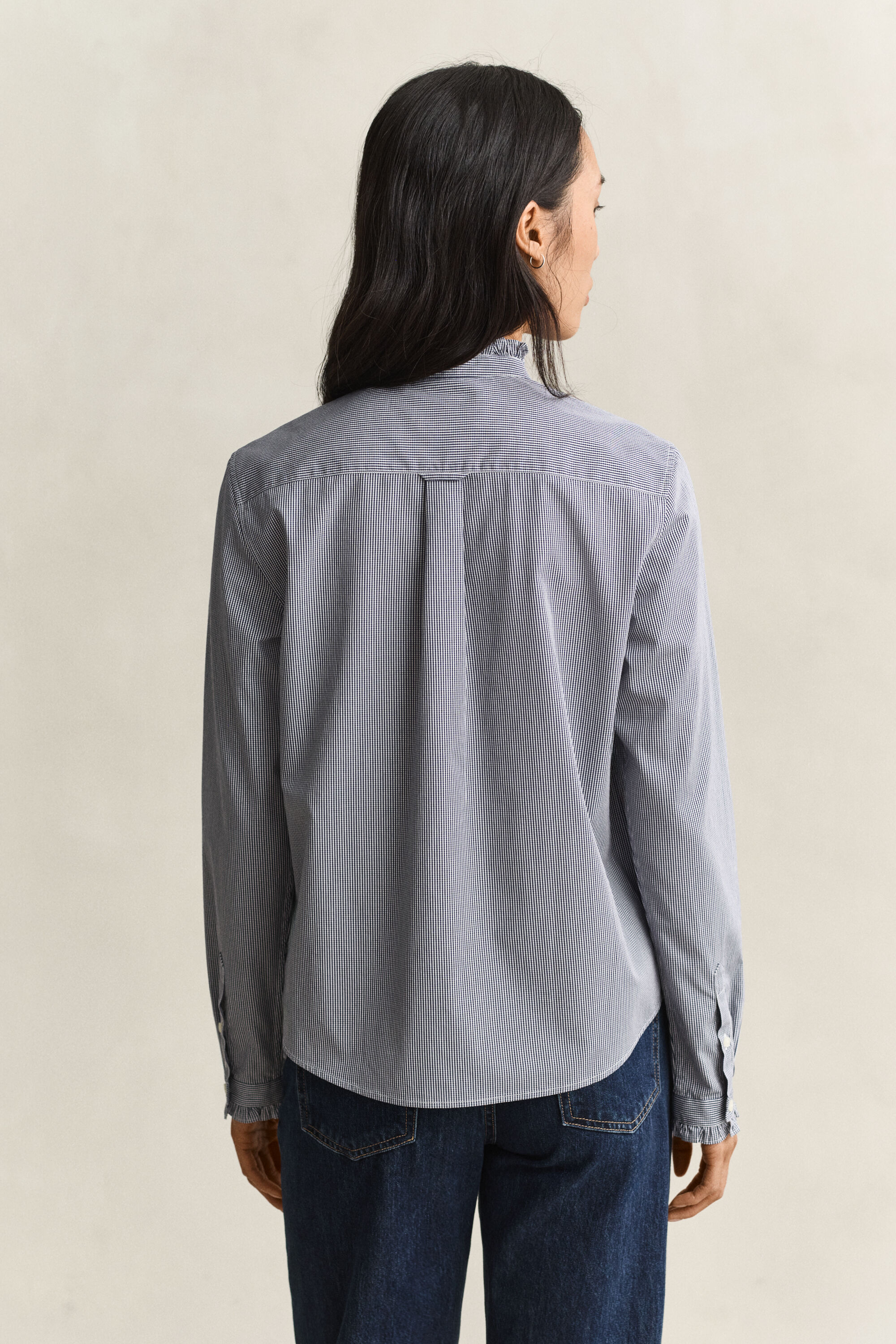 Bluse med flæset krave