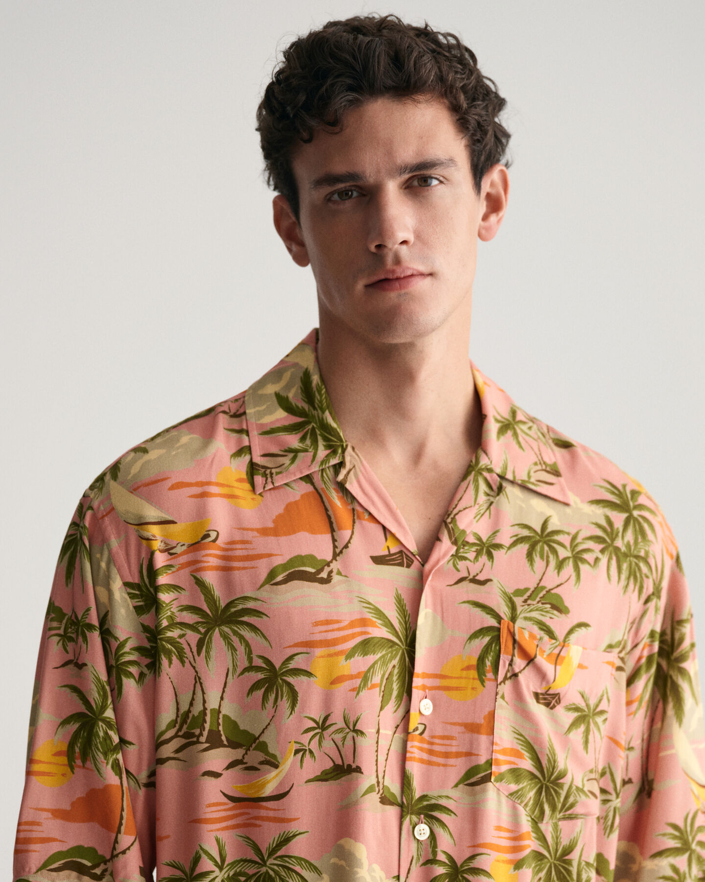 Relaxed Fit Hawaiian Print skjorte med korte ærmer