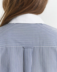 Oversized skjorte med kontrastfarvet krave og striber