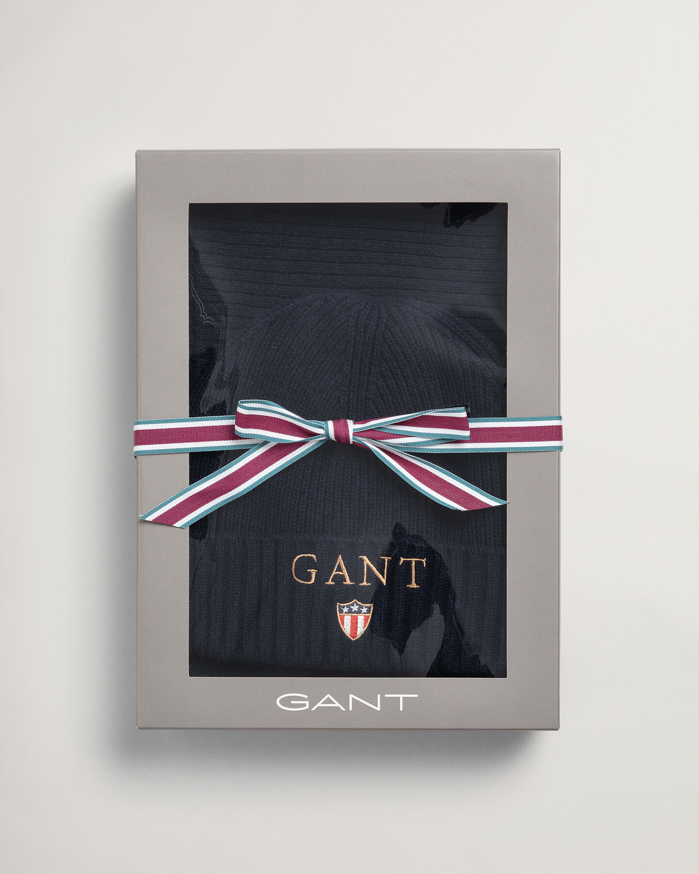 Halstørklæde og beanie med gaveæske