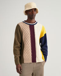 Crewneck sweater med patched kabelstrik