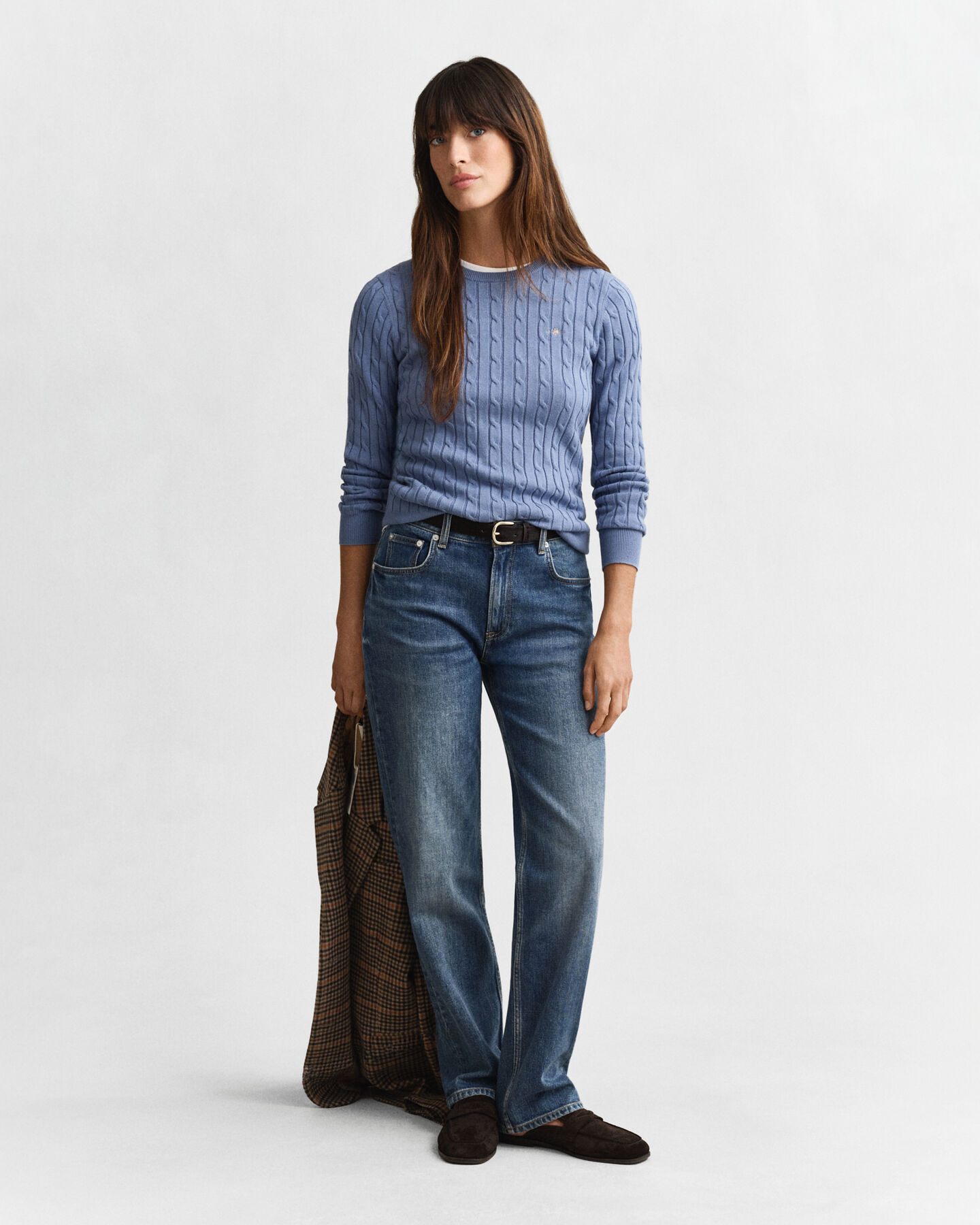 Crewneck sweater af strækbomuld med kabelstrik