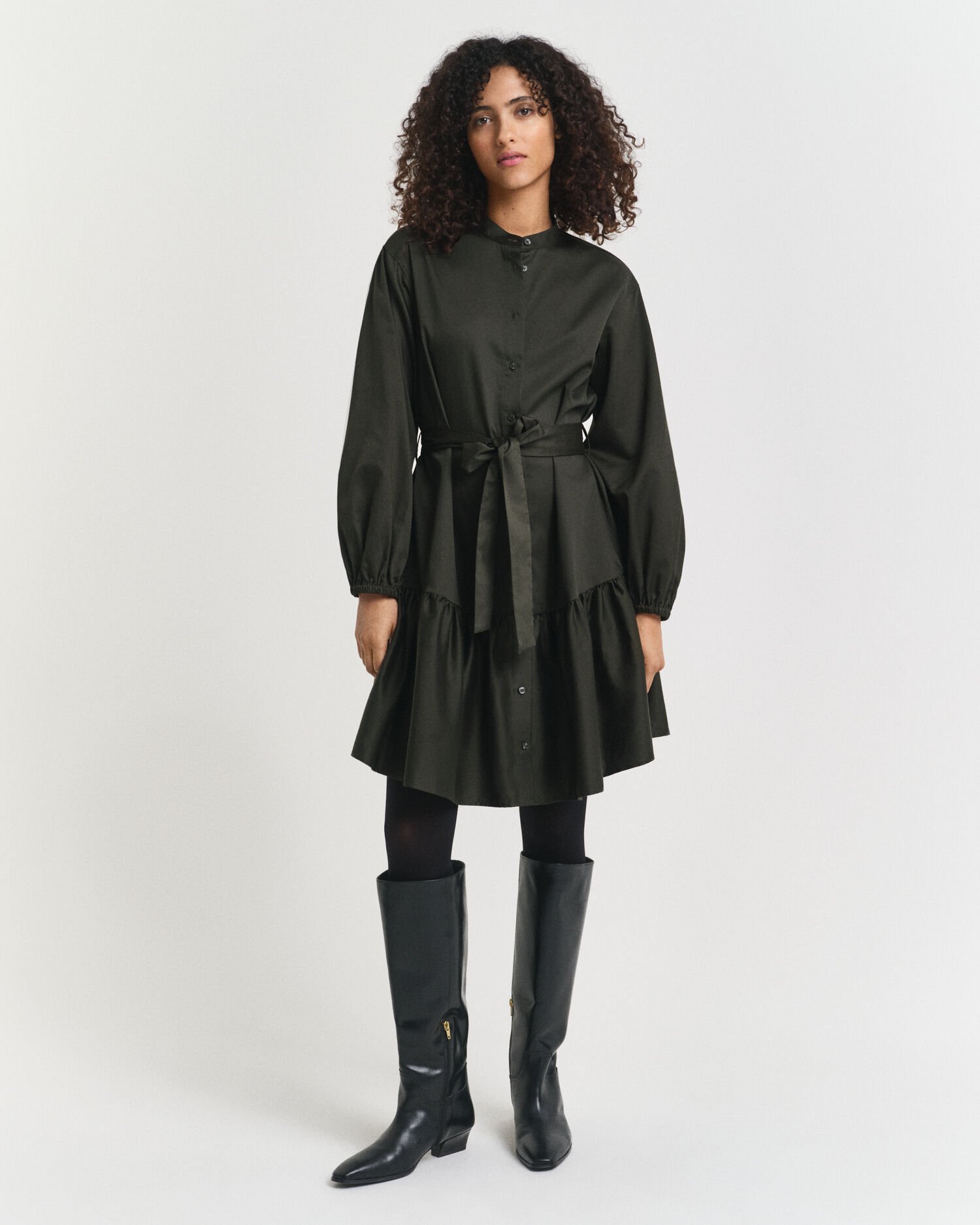 Kjole i bomuldssatin med lange ærmer