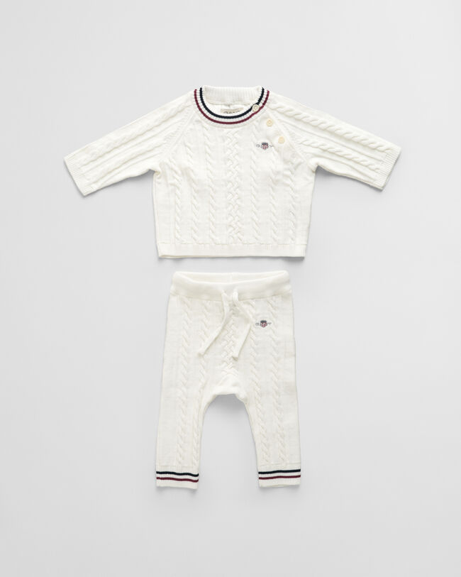 Baby gaves&aelig;t med stribet kabelstrikket sweater og bukser