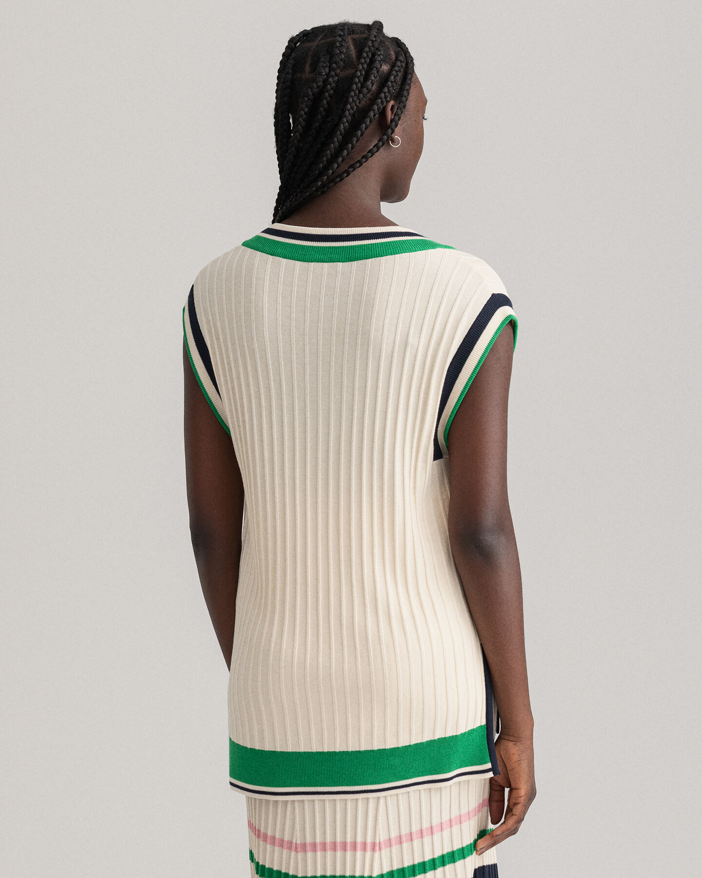 Stribet vest i ribstrik