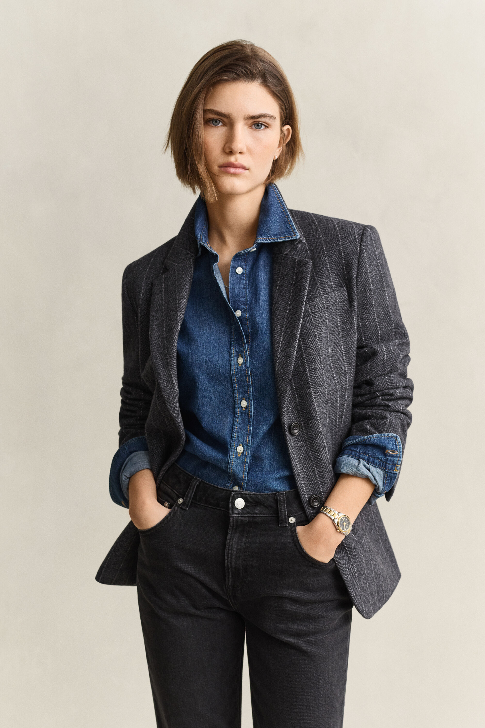 Nålestribet blazer i timeglassilhuet