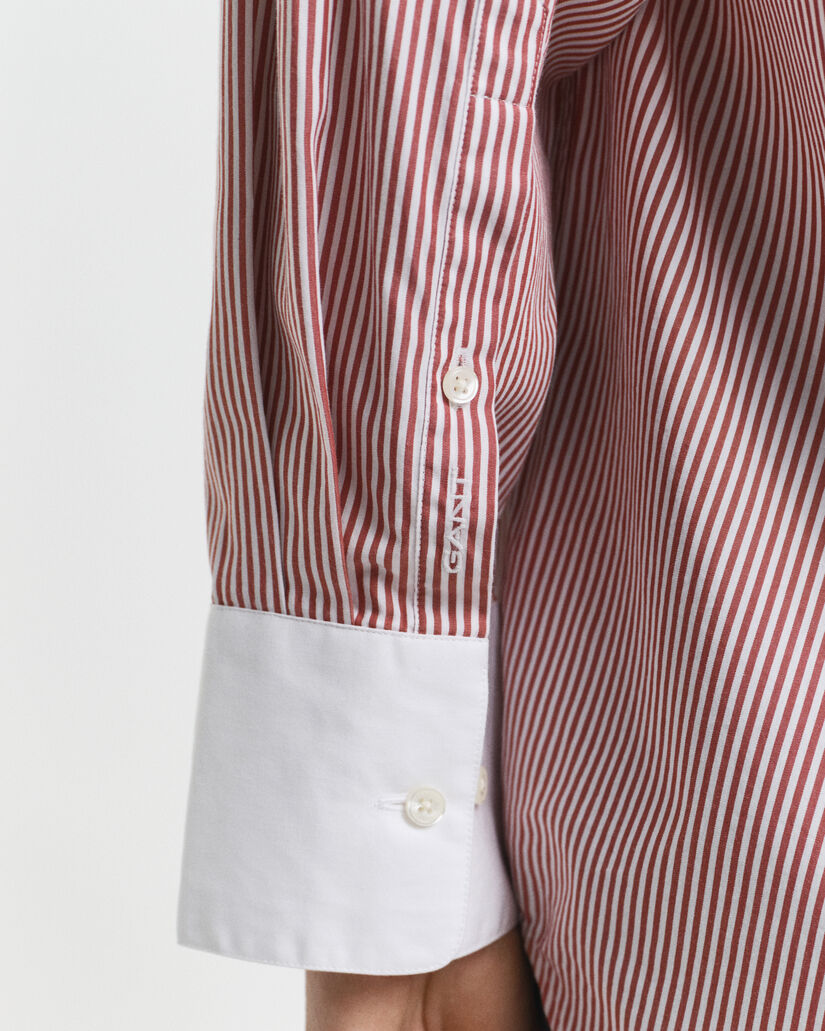 Oversized skjorte med kontrastfarvet krave og striber