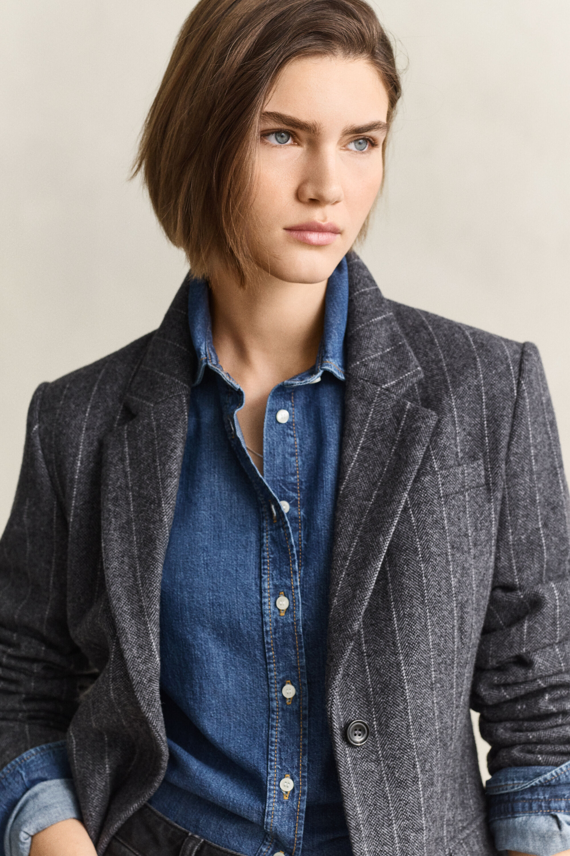 Nålestribet blazer i timeglassilhuet