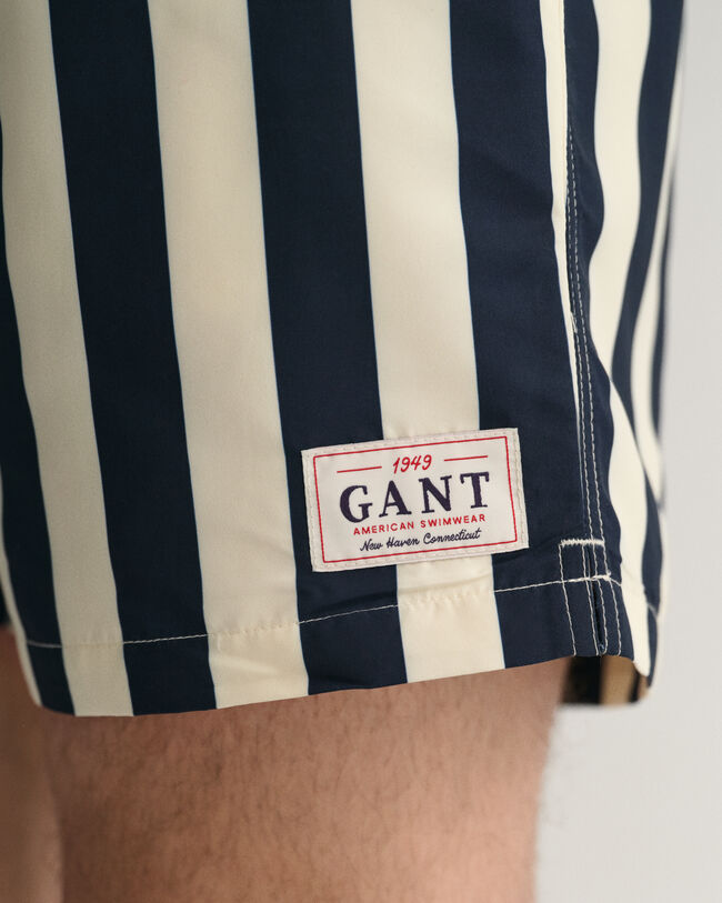 Classic fit blokstribede badeshorts