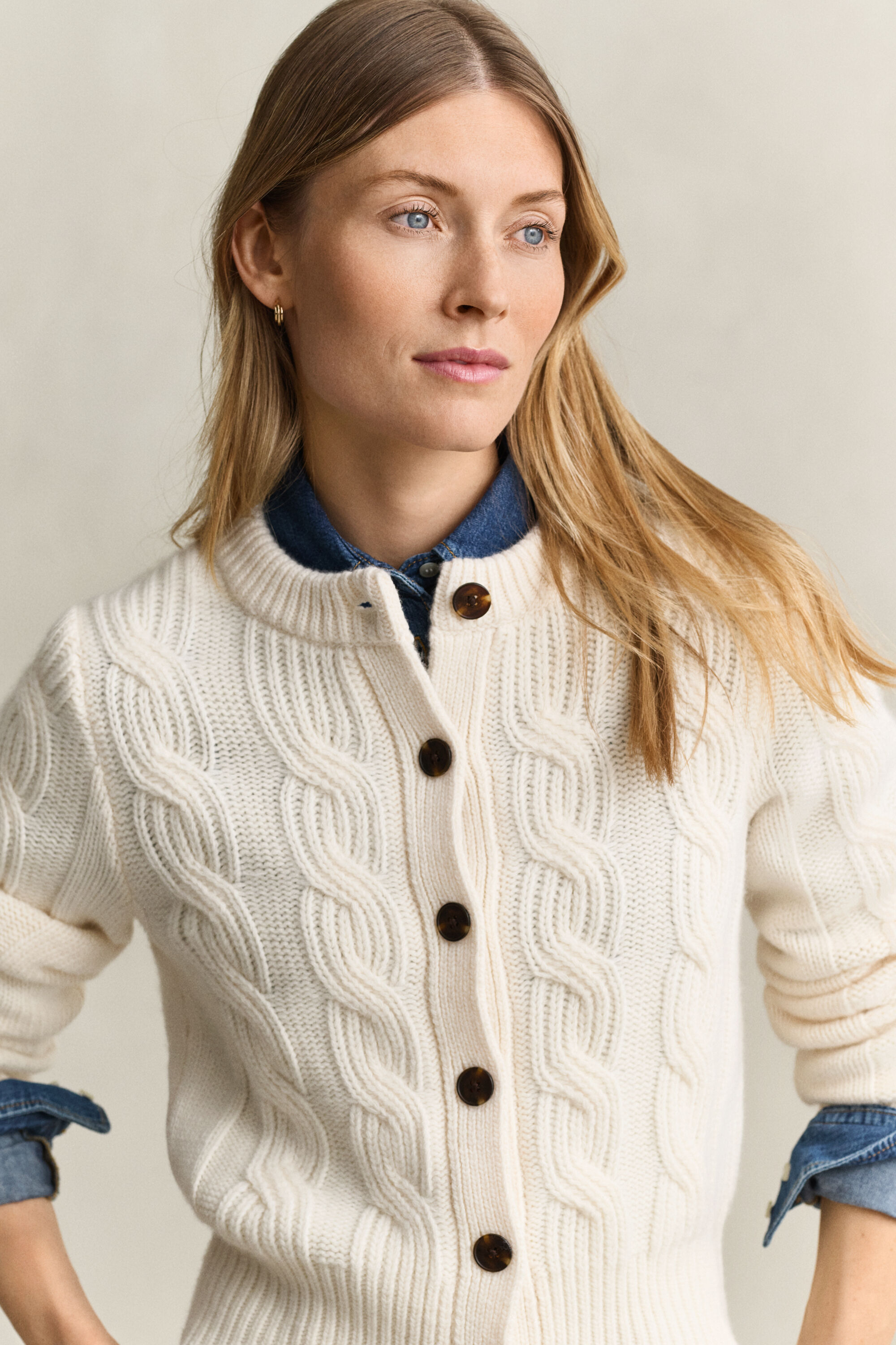 Kabelstrikket cardigan i uldblanding