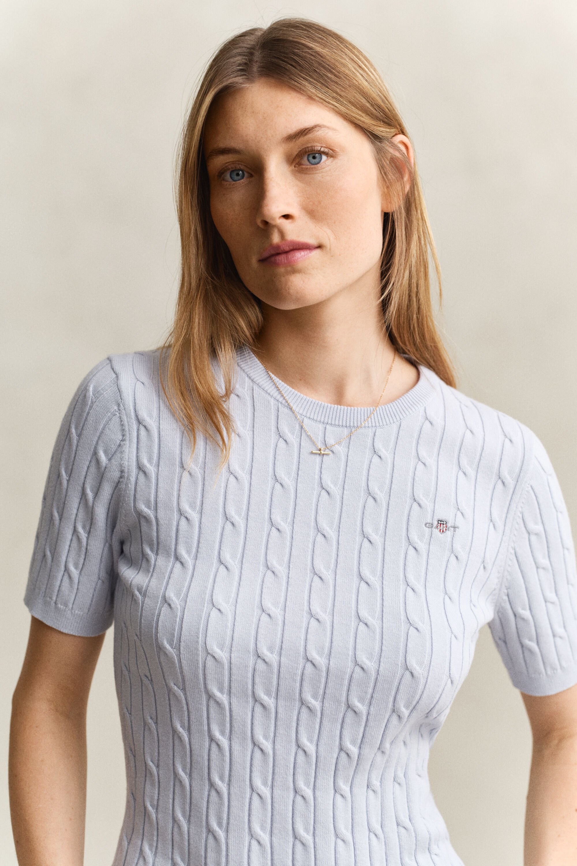 Kabelstrikket sweater med korte ærmer