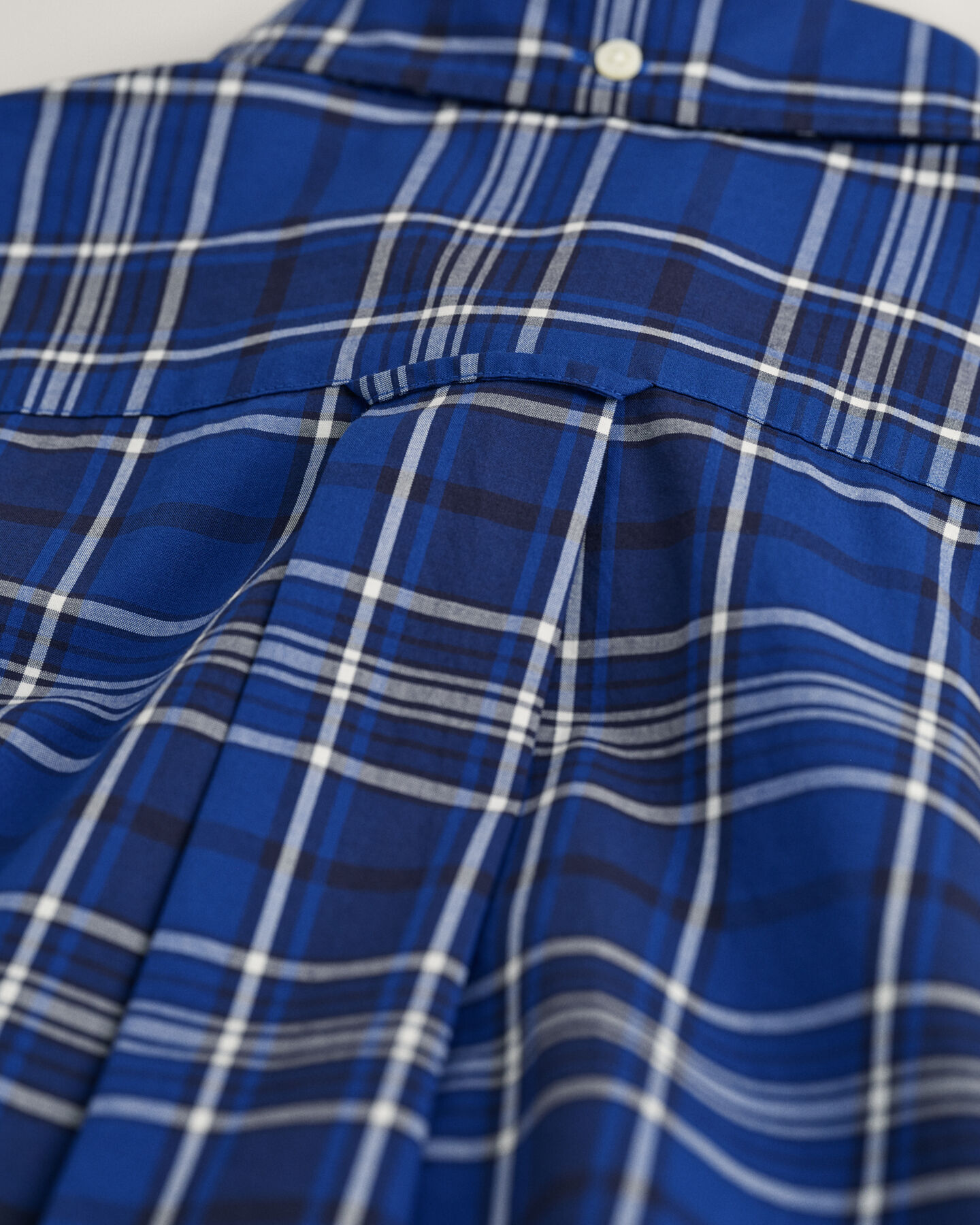 Regular fit ternet skjorte af poplin