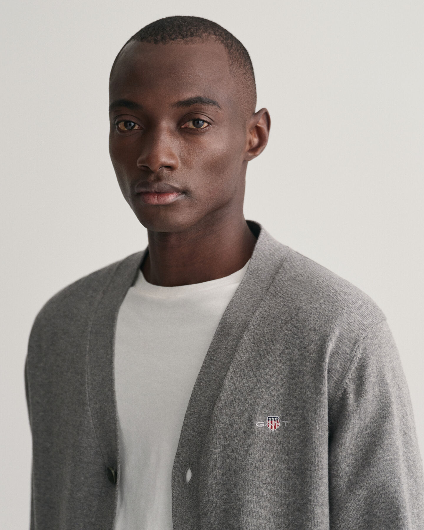 Klassisk cardigan i bomuld med V-hals